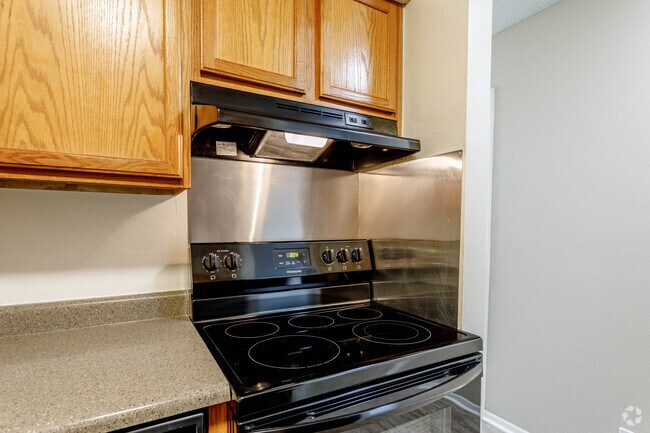 3HAB, 1,5BA - 900SF - Waterview on the Parkway Apartments
