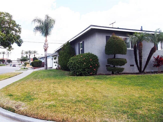 Building Photo - 15104 La Barca Dr