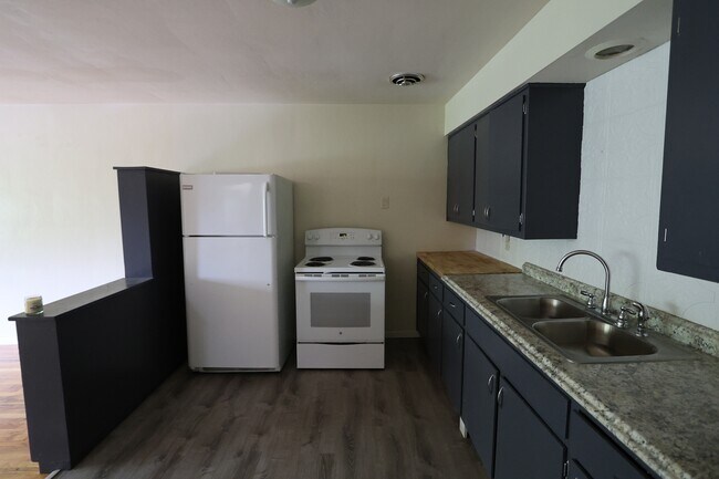 Building Photo - 1715 Blossom Ln