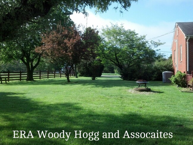 Foto del edificio - 3 bedroom 1 bath rancher with full basement
