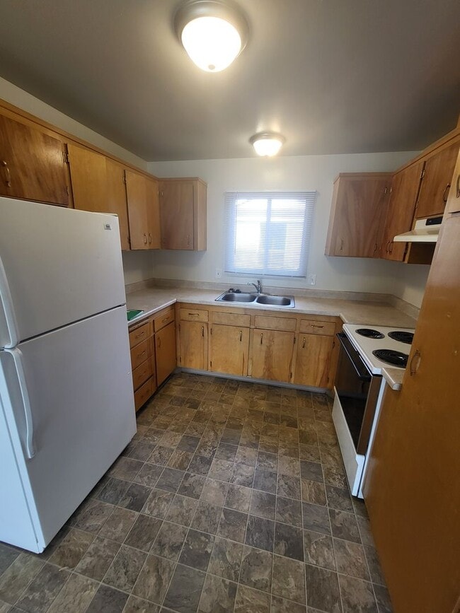 Building Photo - 1700 E Long St