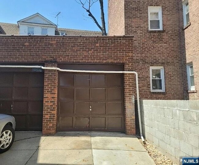 Building Photo - 367 Sanford Ave