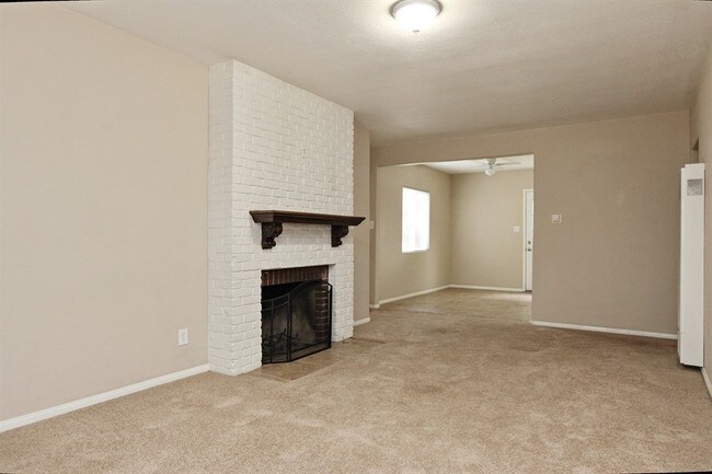 Foto del edificio - 745 E 23rd St