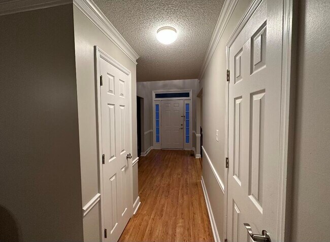 Foto del edificio - 586 Oak Brook Dr