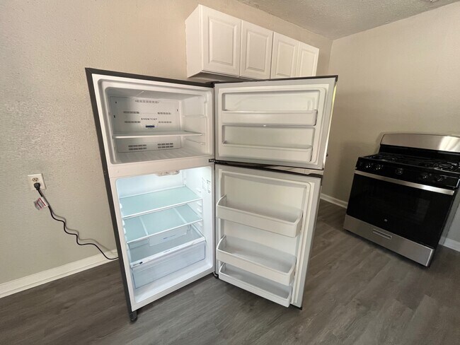 Foto del edificio - 4831 Sycamore Ave