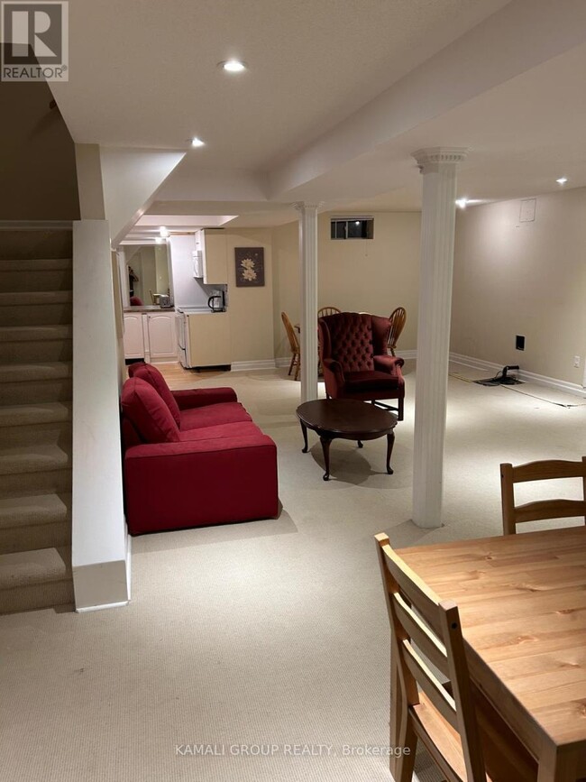 Building Photo - 271 Rhodes Cir