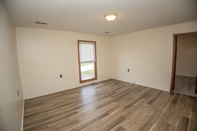 Building Photo - 115 Traci Dr
