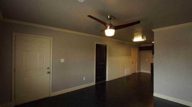 Building Photo - 413 Winding Ln