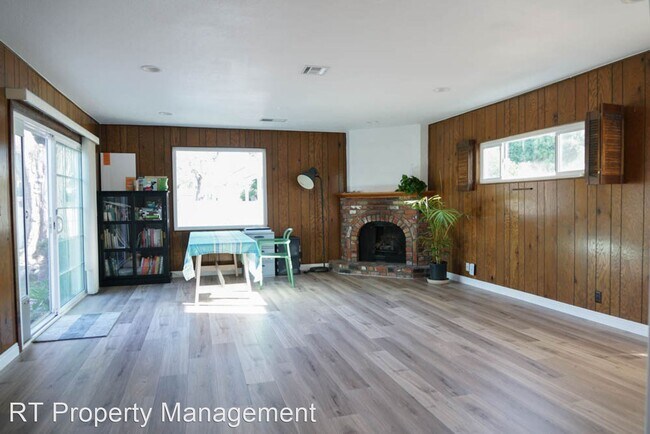 Foto del edificio - 3 br, 2 bath House - 15564 Dittmar Dr