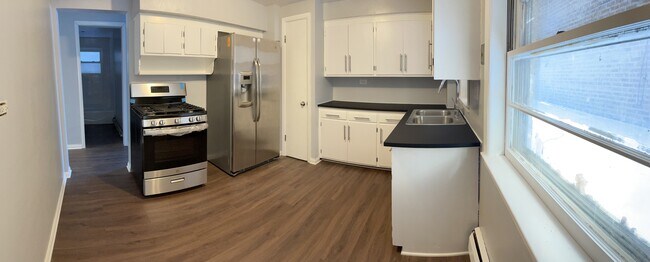 Foto del edificio - 8247 W Irving Park Rd