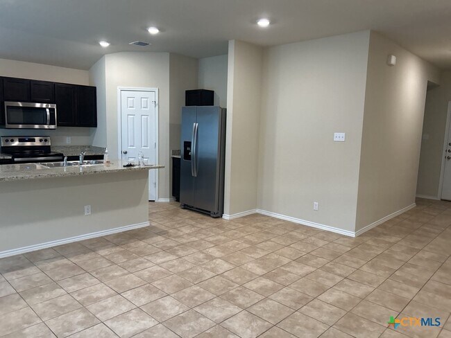 Foto del edificio - 6010 Sally Ride Ln