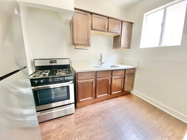 Foto del edificio - 4348 Lockwood Ave