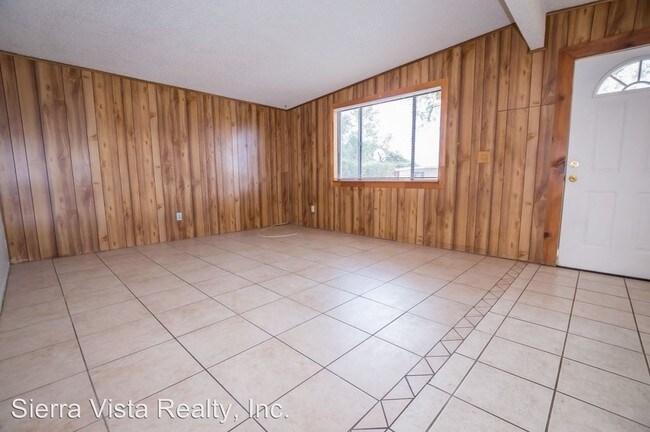 Building Photo - 3 br, 1.5 bath House - 280 W Busby Dr