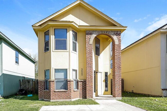 Building Photo - 3023 La Estancia Ln