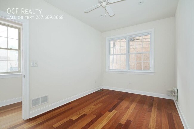 Building Photo - Fairmount 3 Bed Apartment