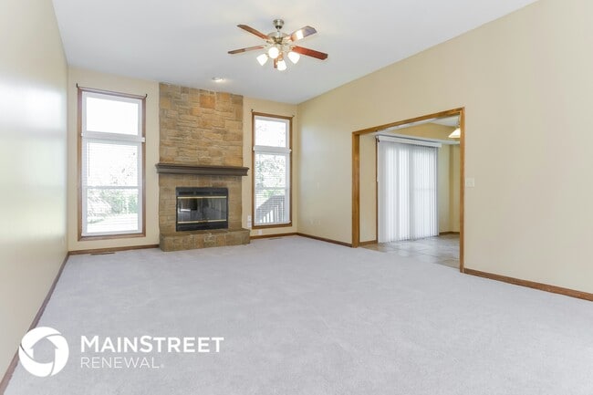 Building Photo - 4050 SW La Harve Dr