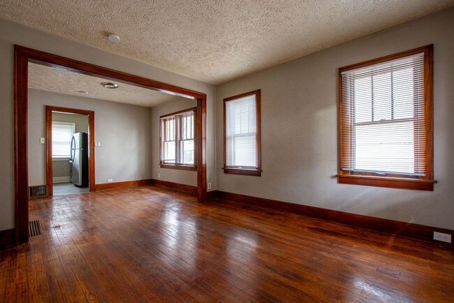 Building Photo - 2 Bedroom / 1 Bath Home located near Askar...
