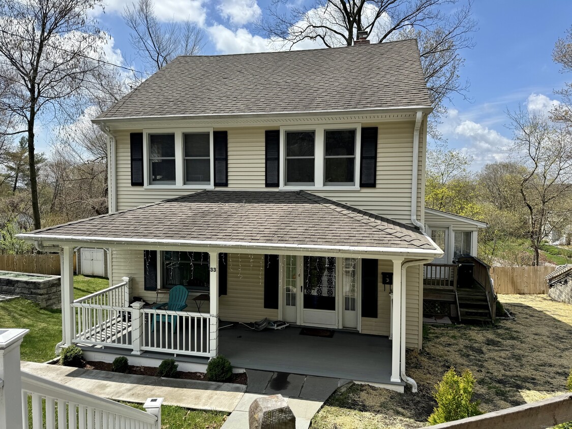 Primary Photo - 33 W Rocks Rd