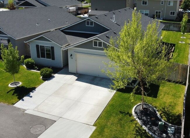 Building Photo - 25 S Shumway Ave