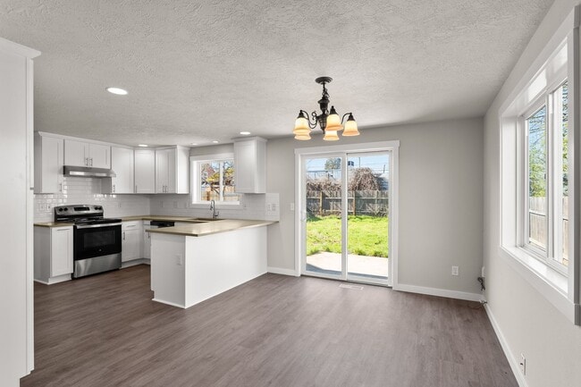 Building Photo - 5649 SE 83rd Ave