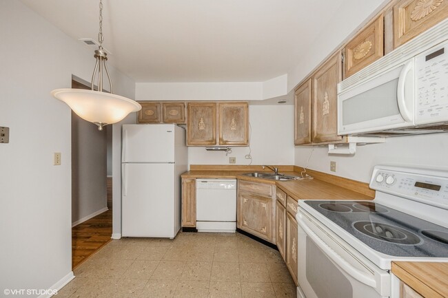 Building Photo - 1112 Castilian Ct