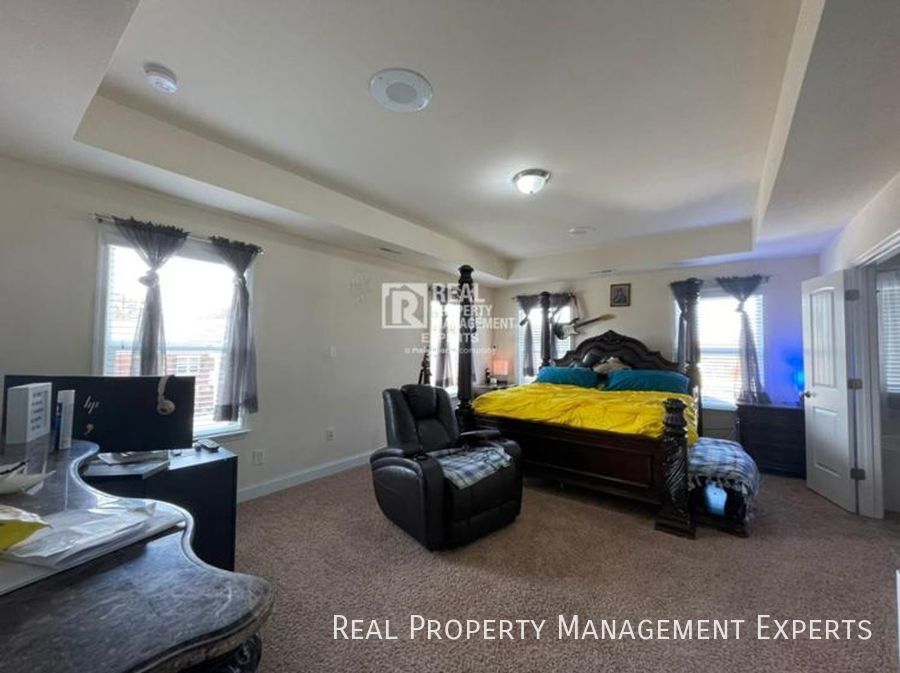 Primary Photo - Spacious 5 Bedroom, 3 Bathroom in Concord