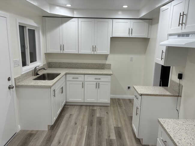 Building Photo - 12300 Manor Dr