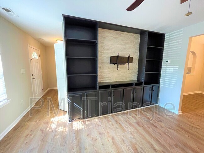 Building Photo - 5210 Malik Dr