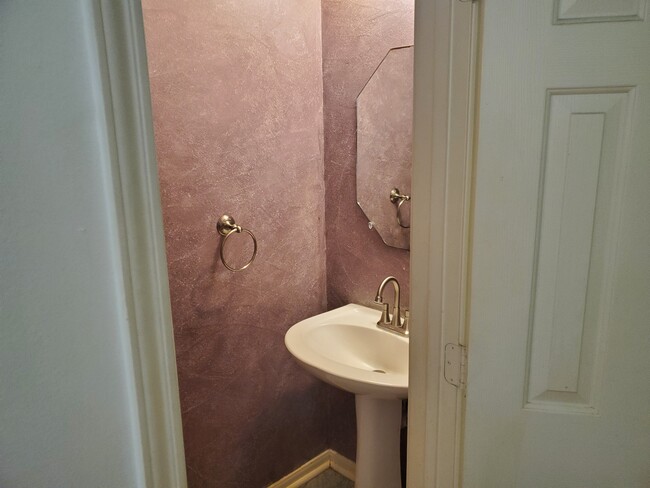 .5 bathroom - 10838 Cliffton Forge Dr