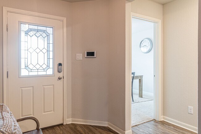 Foto del edificio - 2569 McCrae