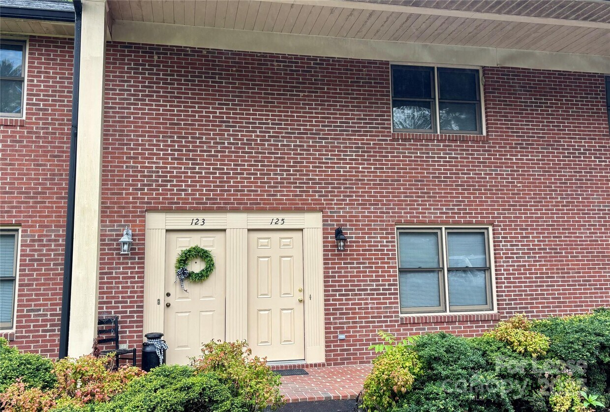 Primary Photo - 125 Hillcrest Dr