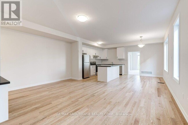 Building Photo - 1394 Almonte Dr