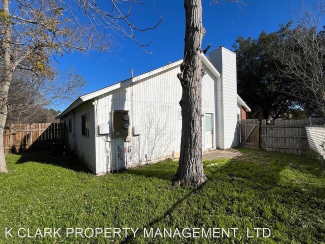 Building Photo - 2 br, 1 bath House - 9203 SHADOWCREST DR