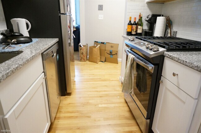 Building Photo - 3 br, 1 bath  - 7 Lorraine Ter 2