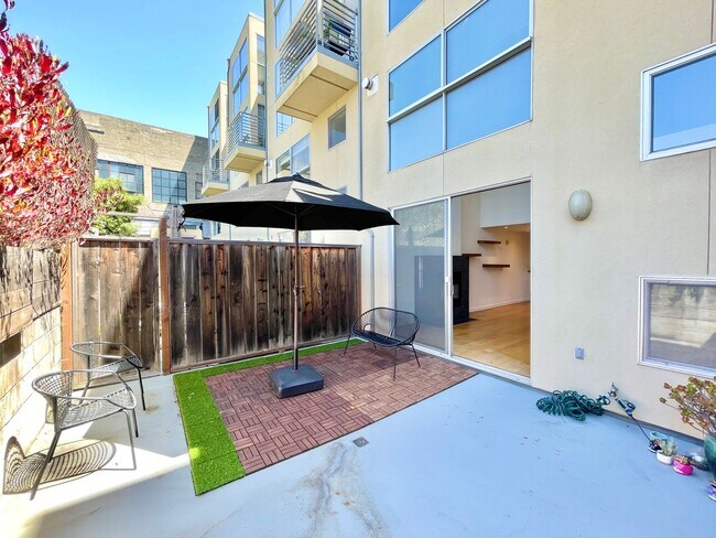 Foto del edificio - Sunny, Serene 2-level 2BR/2BA + Bonus + Pr...