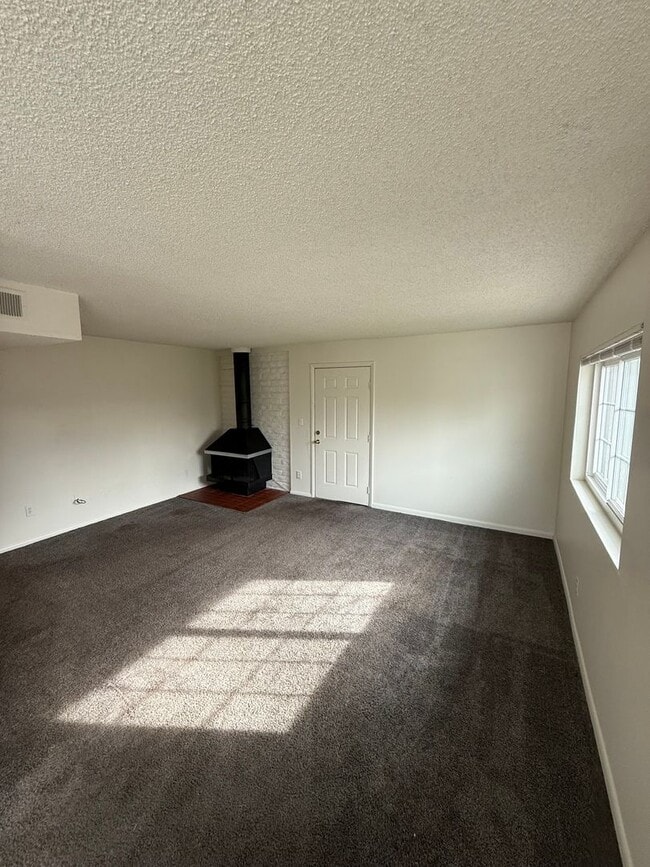 Photo - Spacious 3 Bedroom 2 Bathroom Condo in Eas...