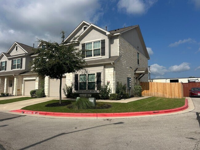 Foto del edificio - Charming 3BR Townhome in Austin