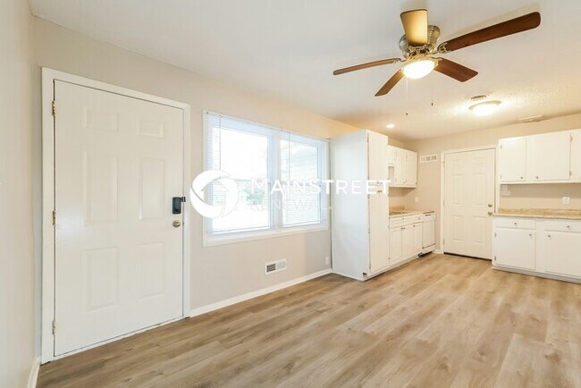 Foto del edificio - 4 Bedroom Pet-Friendly Home in Kansas City...
