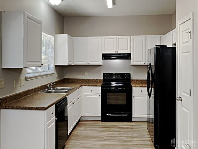 Building Photo - 101 Royal Crest Dr