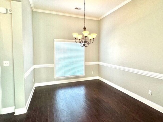 Building Photo - Now Leasing a 4-bedroom 2 bath home in Oli...