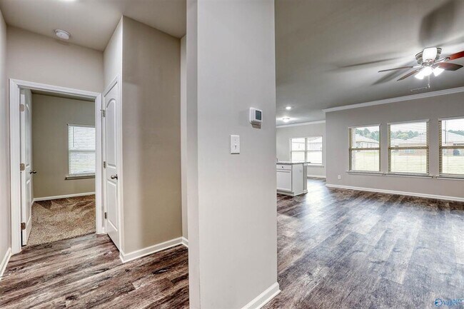 Building Photo - Coming Soon - Experience the Charm of the Oak Forest Neighborhood