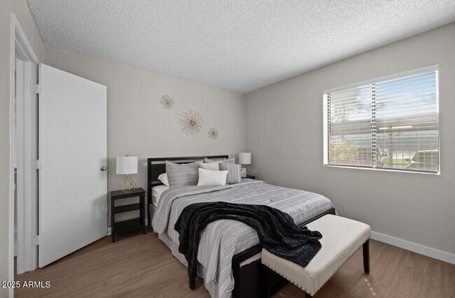 Foto del edificio - 4620 W McDowell Rd