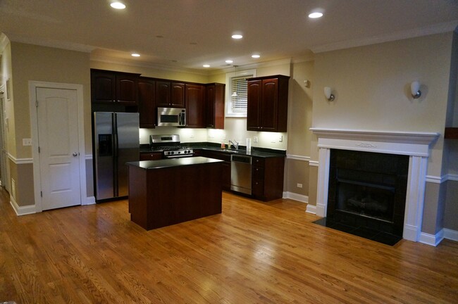 Foto del edificio - 2729 N Wilton Ave