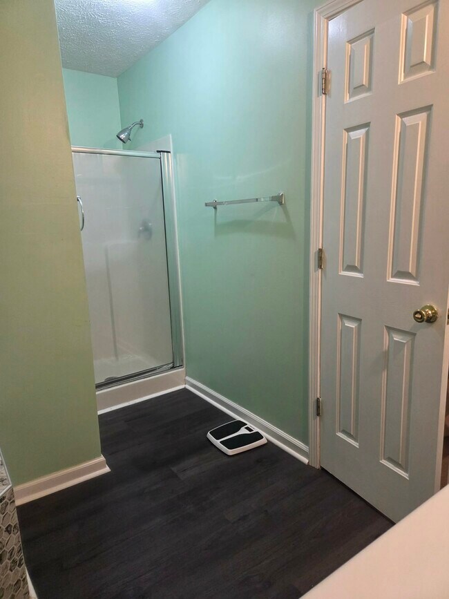 Building Photo - 40 Harbour Lake Dr