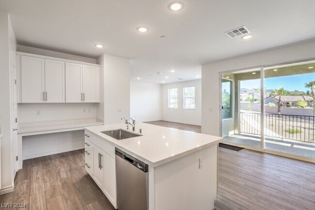 Building Photo - 2555 Hampton Rd