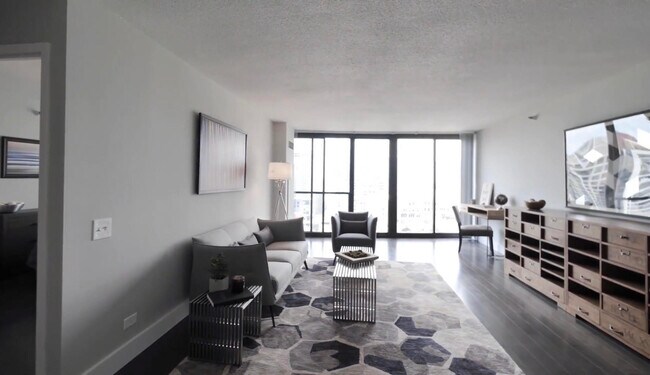 Building Photo - 823 S State St