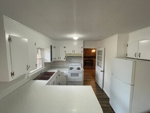 Building Photo - 402 Fields Dr