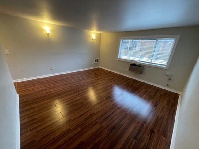 Foto del edificio - 517 S Milwaukee Ave