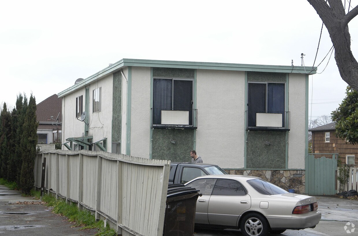 Primary Photo - 2110 9th St