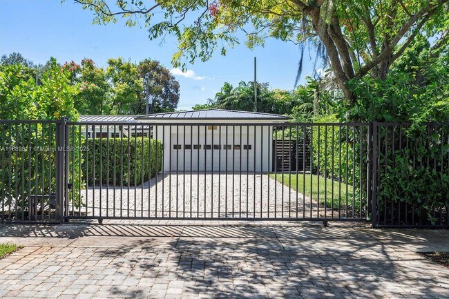 Building Photo - 5950 SW 29th St